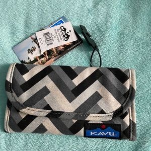 Kavu wallet NWT